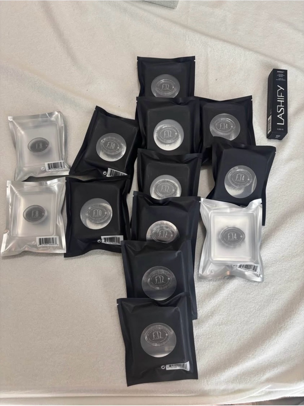 LASHIFY Fluffy black lashes